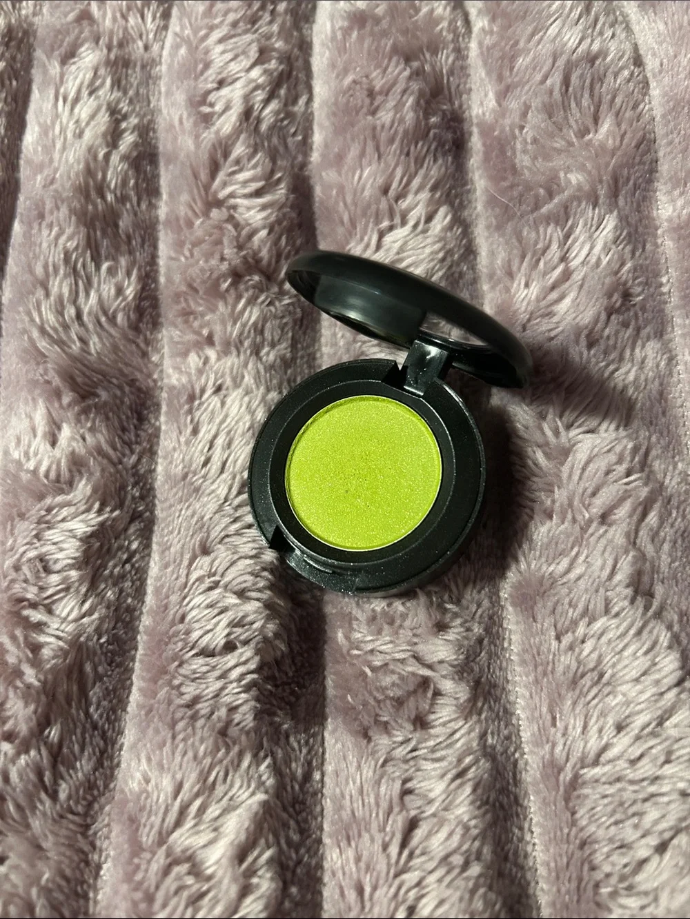 MAC Cosmetics Velvet Eyeshadow Single - Bitter
